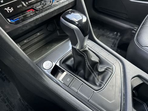 Used 2023 Volkswagen Tiguan SE FWD image 21