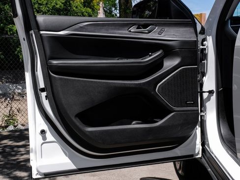 Used 2022 Jeep Grand Cherokee Limited image 54