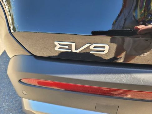 Used 2024 Kia EV9 Light Long Range RWD image 7