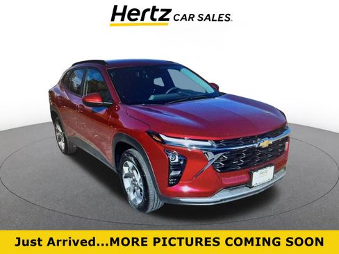 Used 2025 Chevrolet Trax LT w/ LT Convenience Package image 1