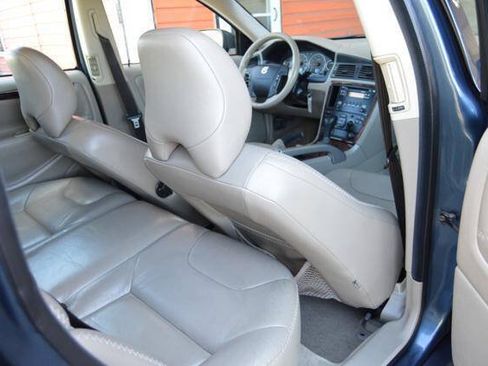 Used 2005 Volvo XC70 AWD/4WD image 46