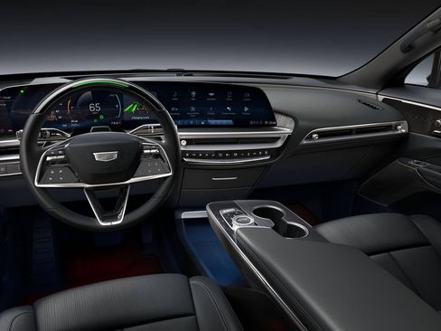 New 2025 Cadillac Lyriq Sport image 32