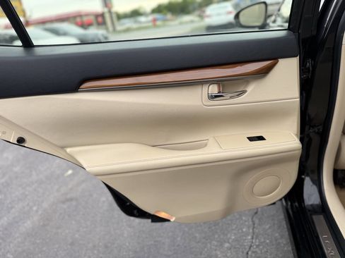 Used 2015 Lexus ES 300h w/ Navigation System Package FWD image 30