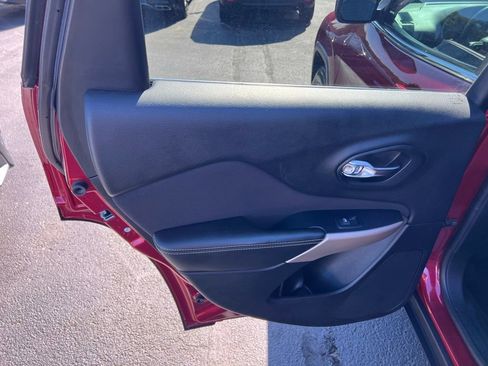 Used 2017 Jeep Cherokee Latitude image 15