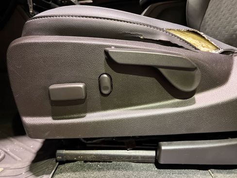 Used 2017 Chevrolet Colorado Z71 image 12