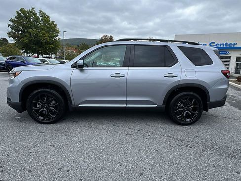 New 2025 Honda Pilot Touring image 7