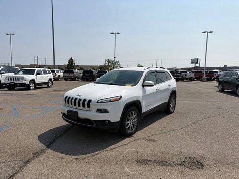 Used 2018 Jeep Cherokee Limited w/ Trailer Tow Group AWD/4WD image 8
