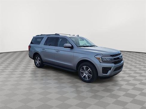 Used 2024 Ford Expedition Max XLT image 2