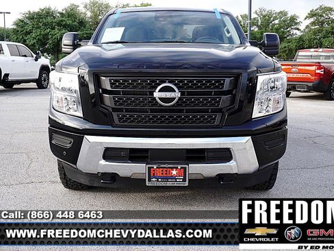 Used 2024 Nissan Titan SV w/ SV Convenience Package image 2