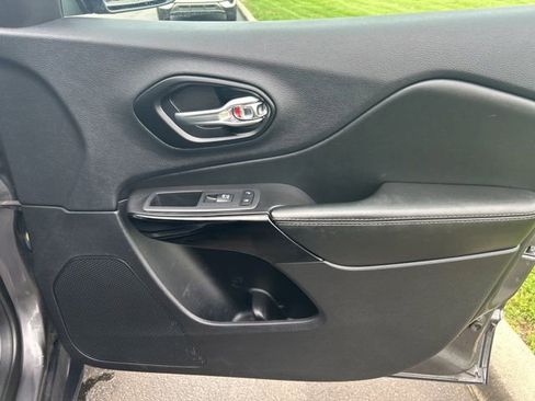 Used 2022 Jeep Cherokee Latitude Lux w/ Sun & Sound Group AWD/4WD image 44