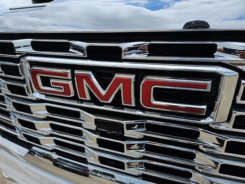 Used 2025 GMC Sierra 2500 Denali w/ Denali Reserve Package AWD/4WD image 31