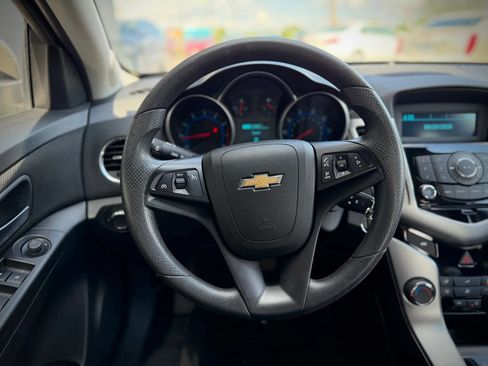 Used 2015 Chevrolet Cruze LT FWD image 9