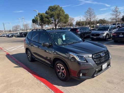 Used 2023 Subaru Forester Premium image 3