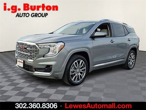 Used 2024 GMC Terrain Denali image 3