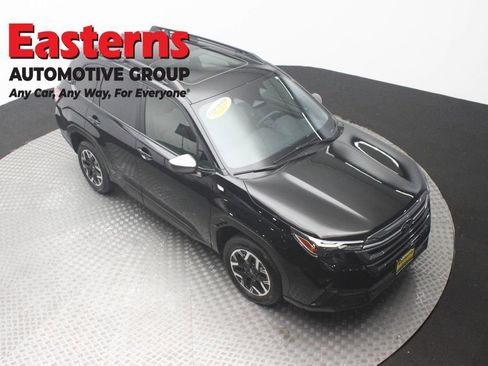 Used 2025 Subaru Forester Premium AWD/4WD image 3