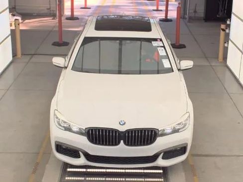 Used 2019 BMW 740i w/ M Sport Package image 2