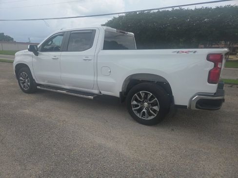 Used 2022 Chevrolet Silverado 1500 LT AWD/4WD image 8
