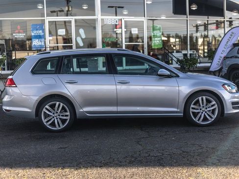 Used 2017 Volkswagen Golf SEL image 7