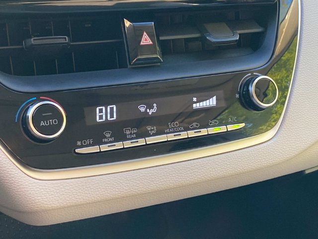 Used 2020 Toyota Corolla LE w/ LE Premium Package FWD image 25