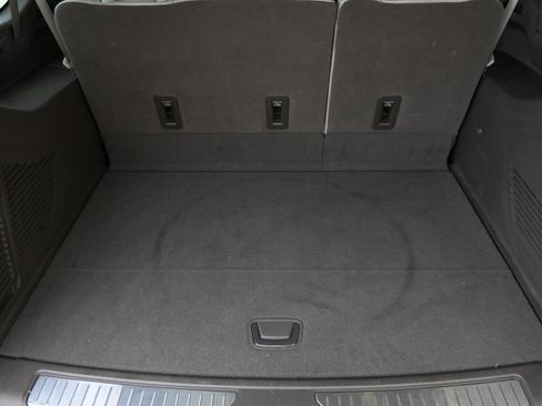 Used 2024 GMC Yukon XL Denali w/ Advanced Technology Package image 30