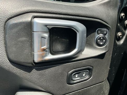 Used 2021 Jeep Wrangler Unlimited Sahara AWD/4WD image 19