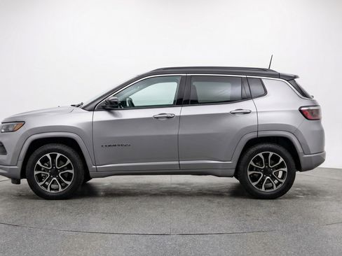 Used 2025 Jeep Compass Trailhawk AWD/4WD image 5