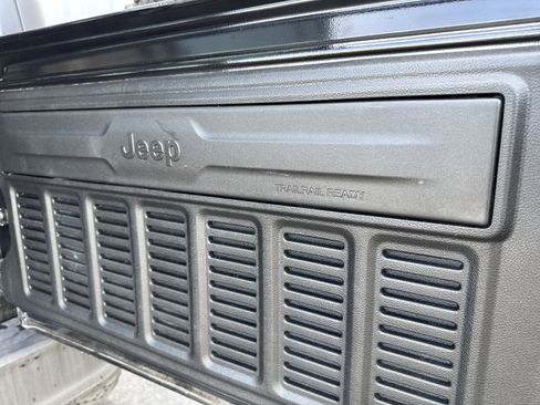 Used 2022 Jeep Wrangler Unlimited Rubicon w/ LED Lighting Group image 11