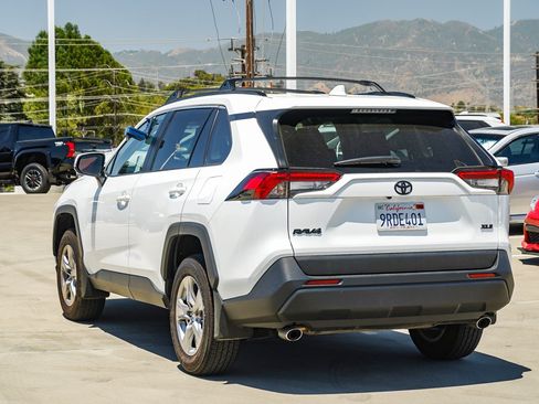 Used 2025 Toyota RAV4 XLE FWD image 5
