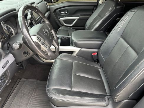 Used 2019 Nissan Titan PRO-4X w/ Pro-4x Convenience Package image 11