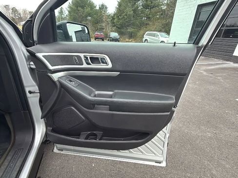 Used 2015 Ford Explorer XLT w/ Equipment Group 202A image 45