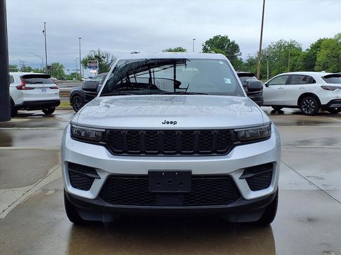 Used 2025 Jeep Grand Cherokee Altitude AWD/4WD image 23