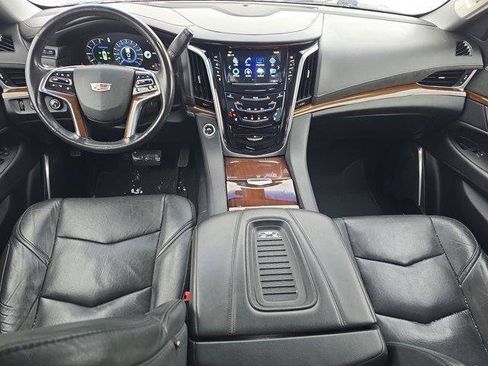Used 2020 Cadillac Escalade Luxury image 15