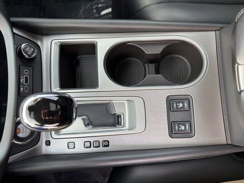 Used 2020 Nissan Murano SV w/ Premium Package image 18