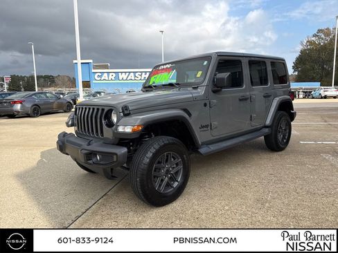 Used 2020 Jeep Wrangler Unlimited Sahara image 20