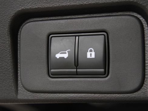 Used 2026 Nissan Rogue SV AWD/4WD image 9