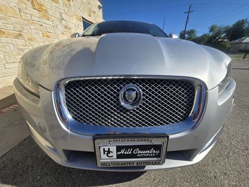 Used 2012 Jaguar XF image 14