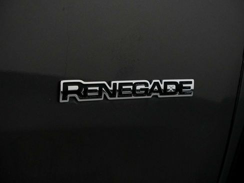 Used 2020 Jeep Renegade Altitude FWD image 11