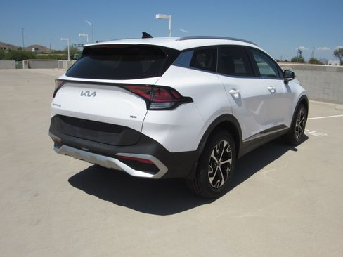 Used 2023 Kia Sportage EX image 5