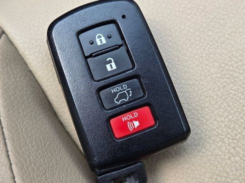 Used 2015 Toyota RAV4 Limited AWD/4WD image 37