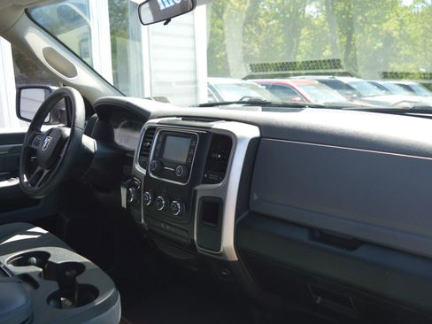 Used 2020 RAM 1500 Classic SLT RWD image 28