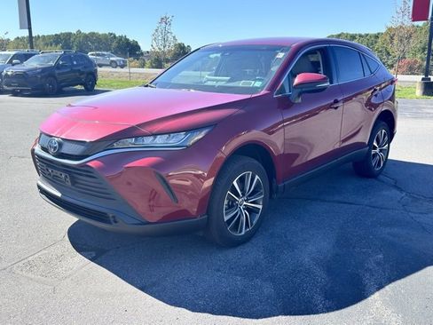Used 2022 Toyota Venza image 3