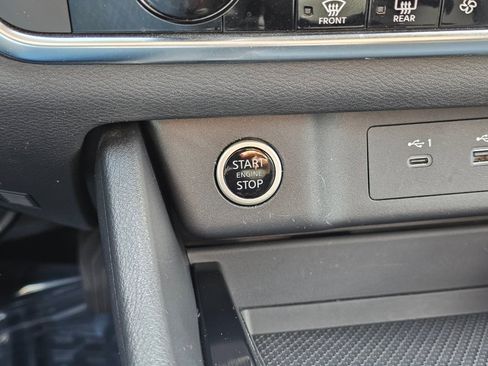 Used 2023 Nissan Rogue SV image 9