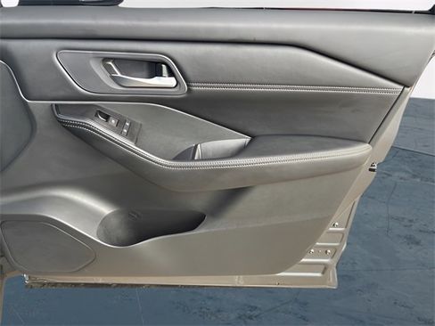 Used 2026 Nissan Rogue SV w/ SV Premium Package image 15