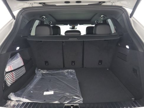 Used 2025 Porsche Cayenne image 21