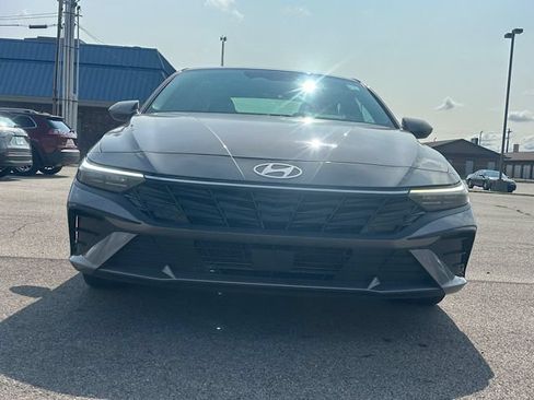 Used 2024 Hyundai Elantra SEL w/ Convenience Package FWD image 12