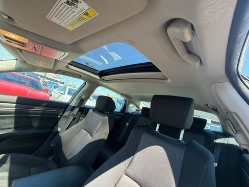 Used 2018 Honda Accord EX image 9