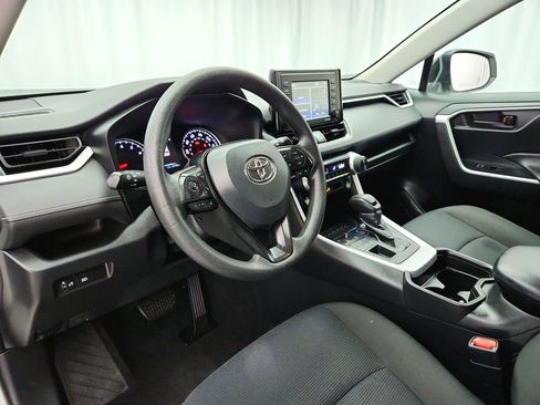 Used 2021 Toyota RAV4 LE AWD/4WD image 10
