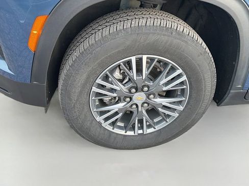 Used 2025 Chevrolet Traverse LT image 31