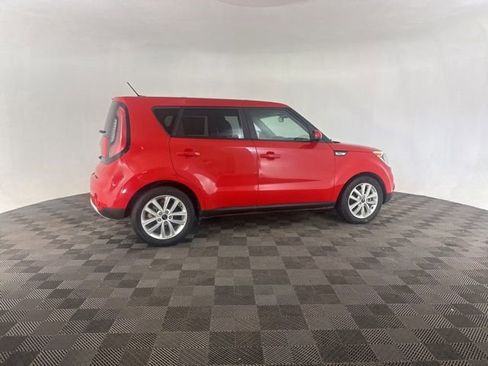 Used 2017 Kia Soul + image 8