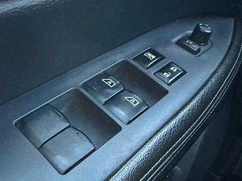 Used 2011 Nissan Armada Platinum w/ 2nd Row Captain Seat Pkg RWD image 23